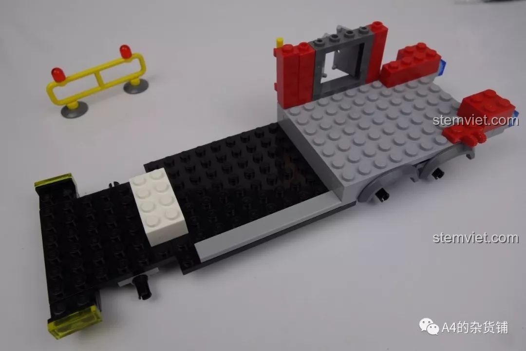 Phần khung gầm của xe cứu hỏa QMAN 2807 đã hoàn thành sau khi lắp hết túi số 1, chuẩn bị cho các bước tiếp theo.