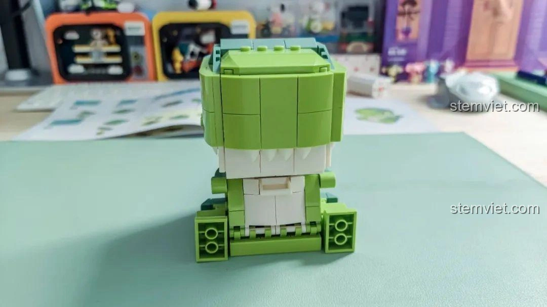 Cận cảnh Khủng long T-Rex trong bộ JAKI JK5102 với phần đầu có thể mở ra, lộ khoang chứa đồ.