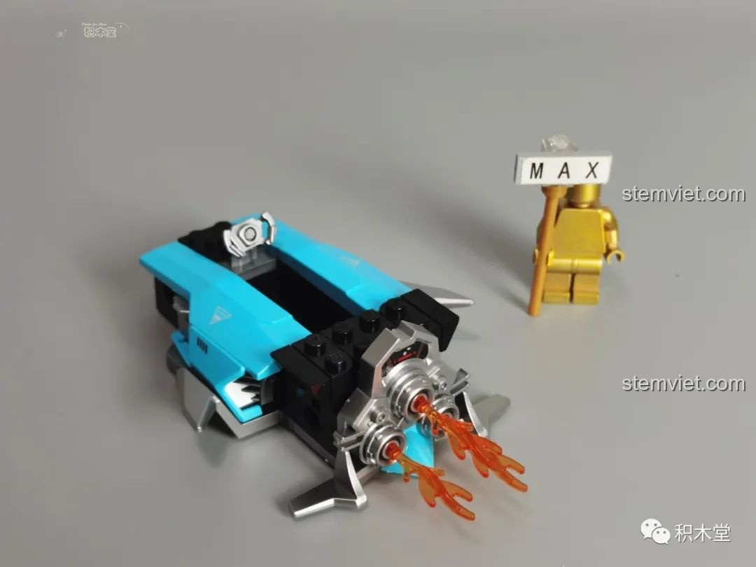 Khung xe Big Q 74015 Enlighten sau khi lắp ráp các mảnh cơ bản.