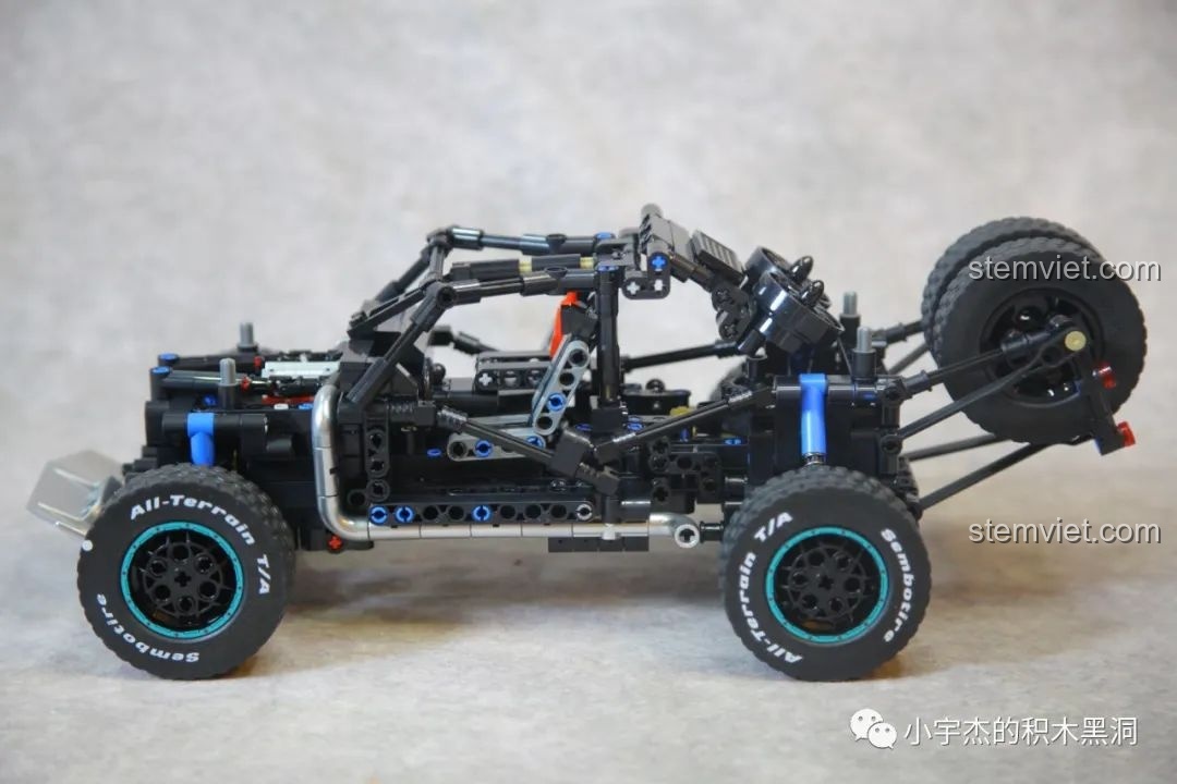 Khung xe SEMBO 715006 hoàn chỉnh sau khi được lắp bánh xe, trông rất hầm hố.