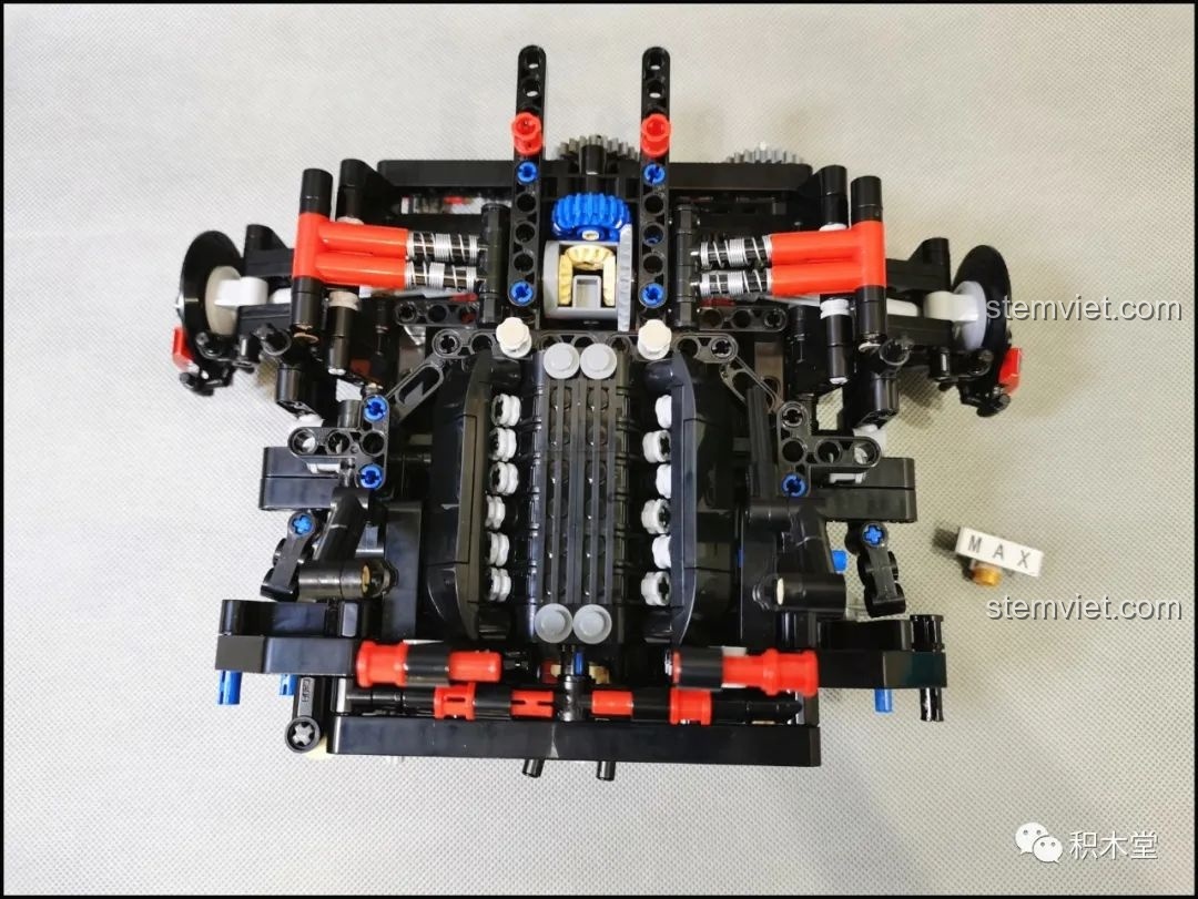 Khung xe và động cơ V12 hoàn chỉnh của bộ xếp hình Siêu bò Lamborghini Centenario.