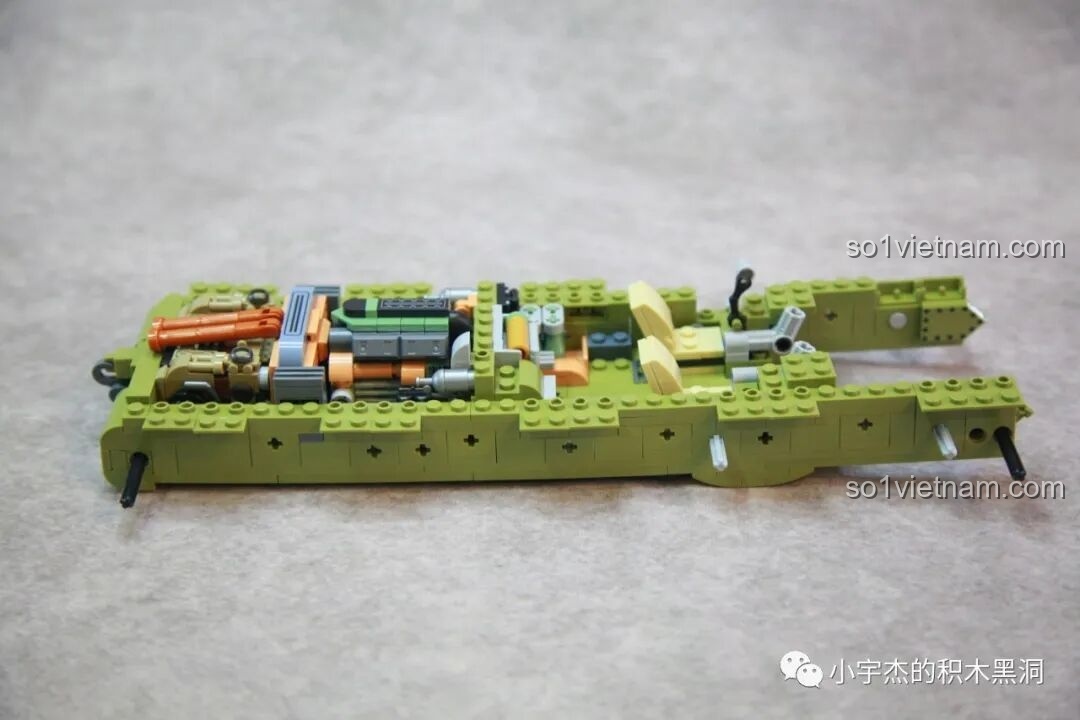 Khung xe tăng T28 với khoang động cơ và khoang lái đang dần được hoàn thiện.