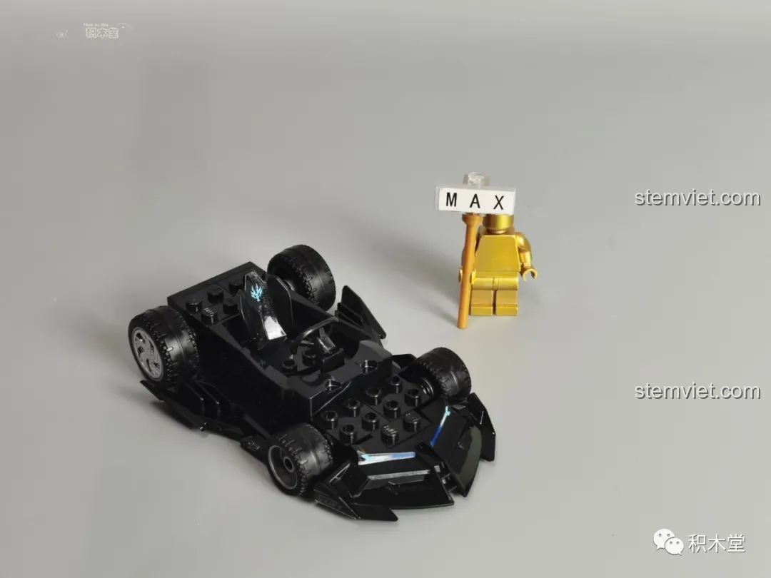 Khung xe White Stallion 74012 Enlighten sau khi lắp ráp các mảnh cơ bản.