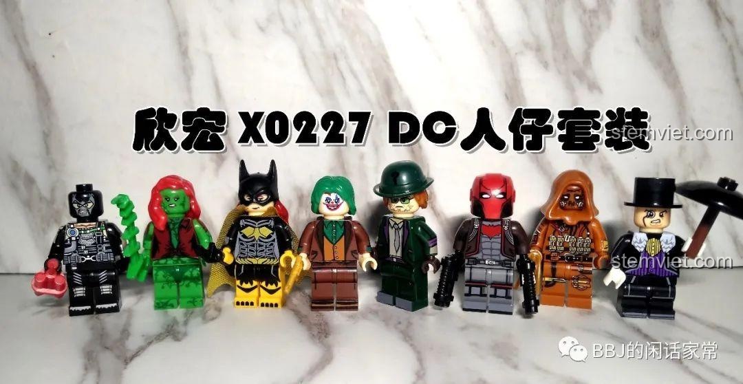 Minifigure Red Hood 1024 sau khi tháo mũ, để lộ khuôn mặt được in chi tiết và sắc nét bên dưới.