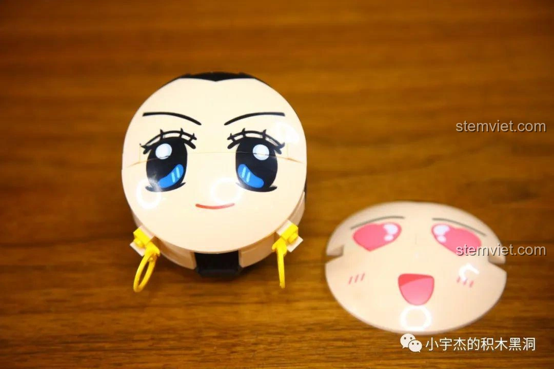 Khuôn mặt với biểu cảm bình thường của mô hình Boa Hancock KBOX 10303, đôi mắt xanh sâu thẳm.