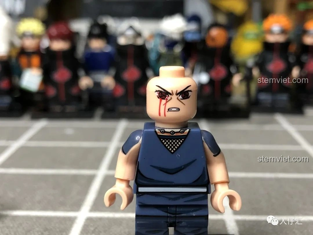 Khuôn mặt thứ hai của Minifigure Uchiha Itachi WM2092, với biểu cảm Sharingan.