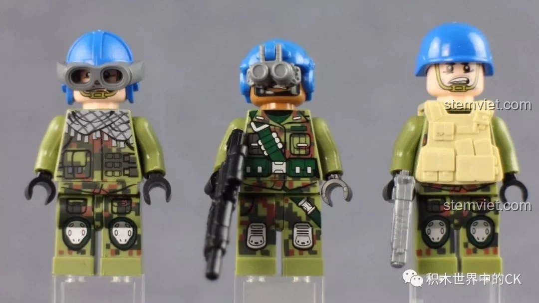 Cận cảnh khuôn mặt và mũ bảo hiểm của ba nhân vật lính trong bộ Qman 3208 Chiến Dịch Thiên Mạc, với biểu cảm khác nhau.