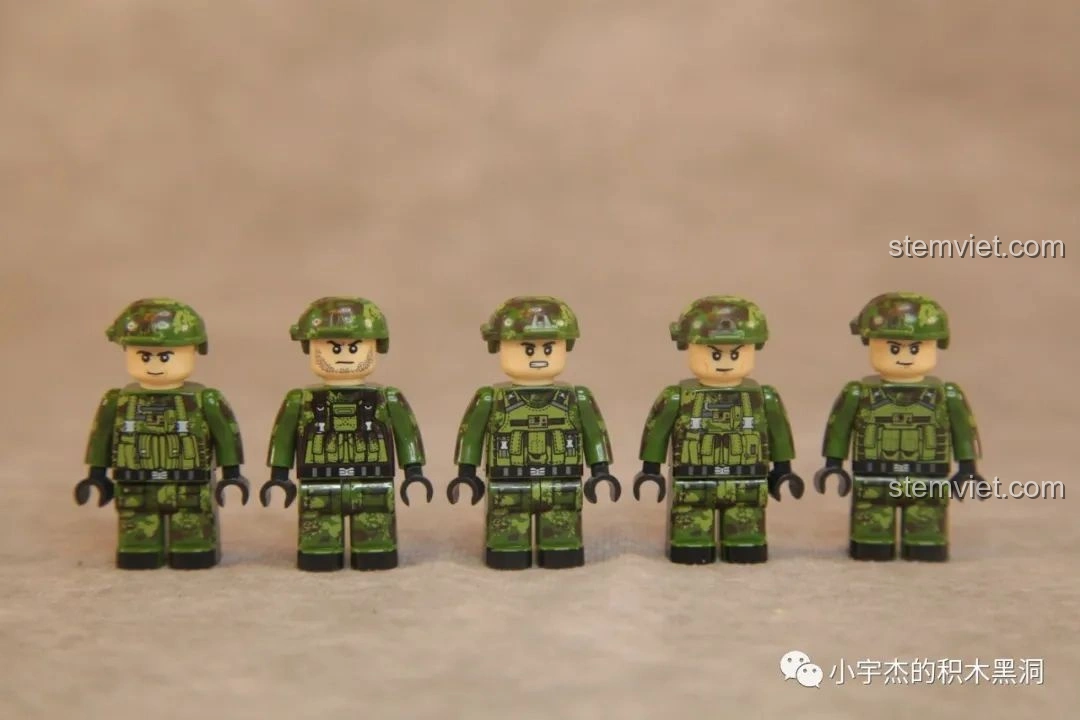 Chi tiết khuôn mặt và trang bị của minifigures lính bộ binh Panlos Brick 639010