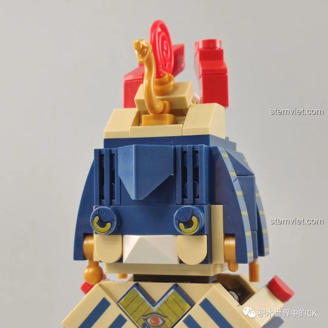 Cận cảnh khuôn mặt của mô hình Thần Horus, với đôi mắt to tròn và biểu cảm ngộ nghĩnh, từ bộ lắp ghép Thần Horus CW2002A.