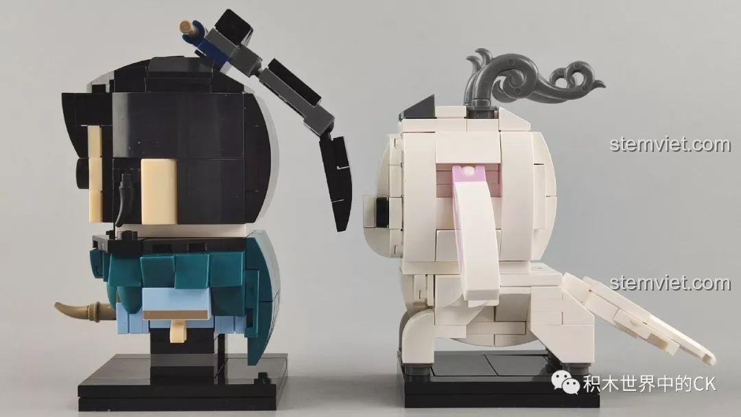 Mô hình Khương Tử Nha A0122 và Tứ Bất Tượng A0123 Keeppley đã lắp ráp, nhìn từ bên hông