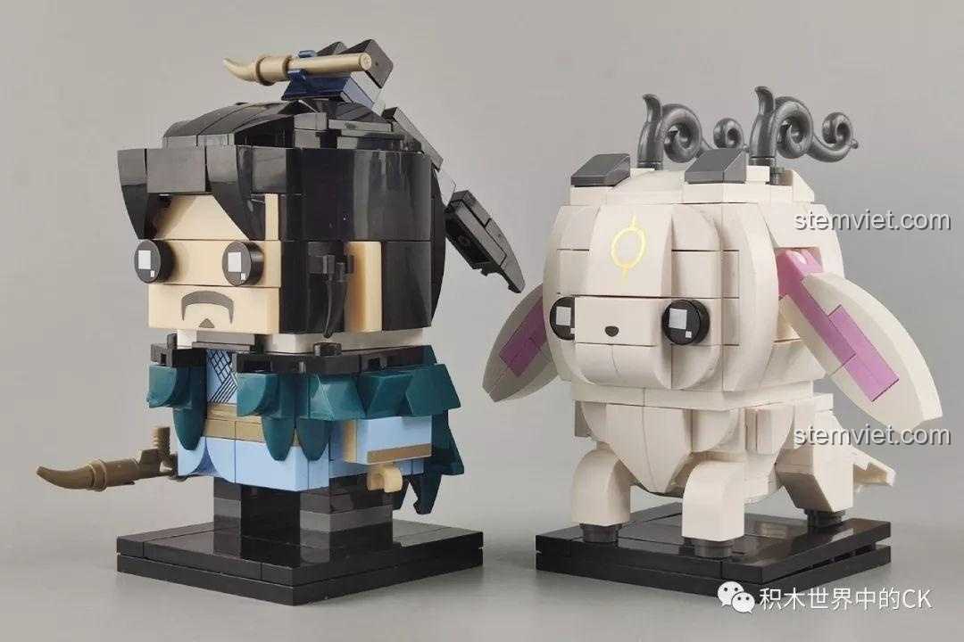 Mô hình Khương Tử Nha A0122 và Tứ Bất Tượng A0123 Keeppley đã lắp ráp, đứng cạnh nhau