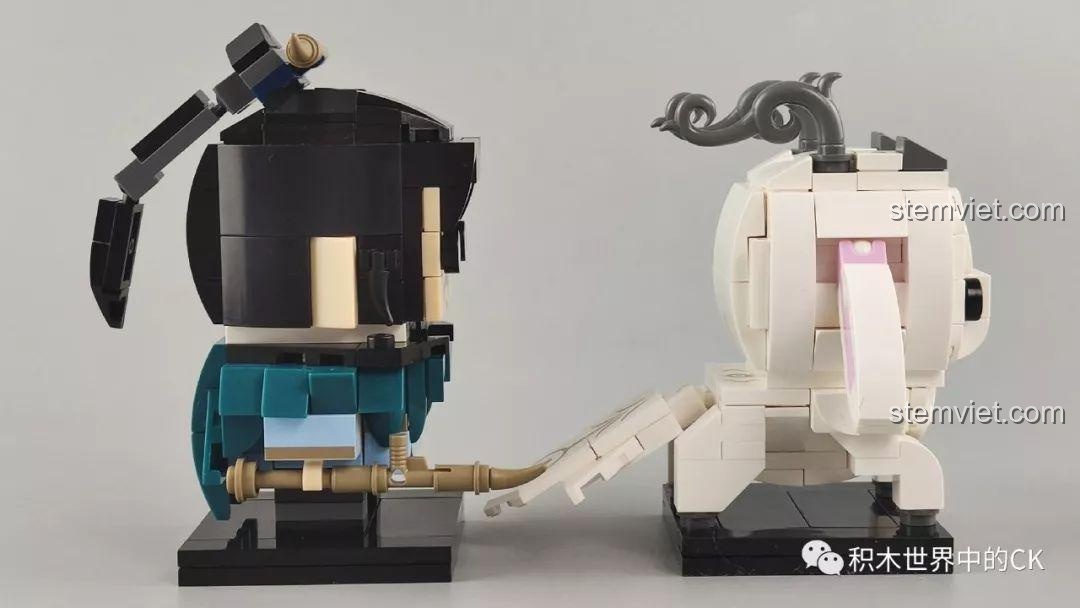 Mô hình Khương Tử Nha A0122 và Tứ Bất Tượng A0123 Keeppley đã lắp ráp, nhìn từ phía trước bên