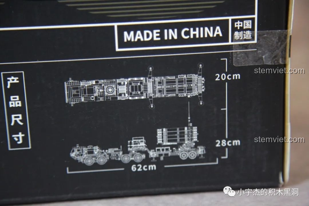 Kích thước hoàn thiện của Xe vận tải chiến thuật hạng nặng M983 628014 được ghi rõ là 62x20x28 cm.