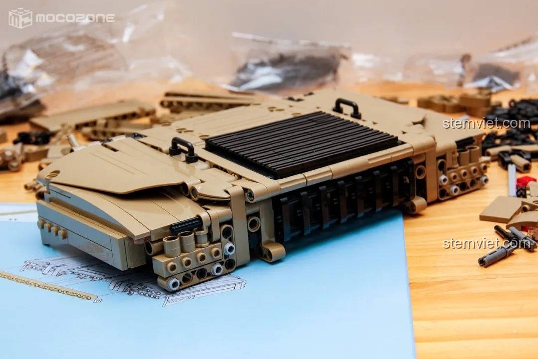 Kích thước lớn của chiếc Humvee H1 CaDA C61036.