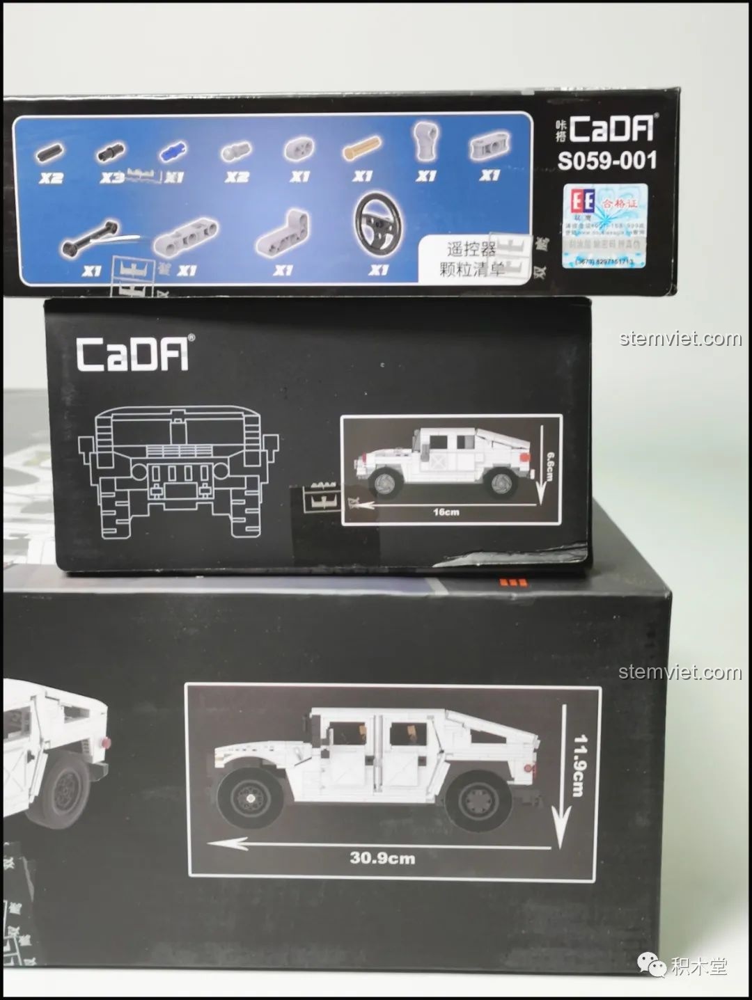 Thông số kích thước của hai mô hình xe địa hình Humvee CaDA C61027 và C55022 được in chi tiết trên hộp.
