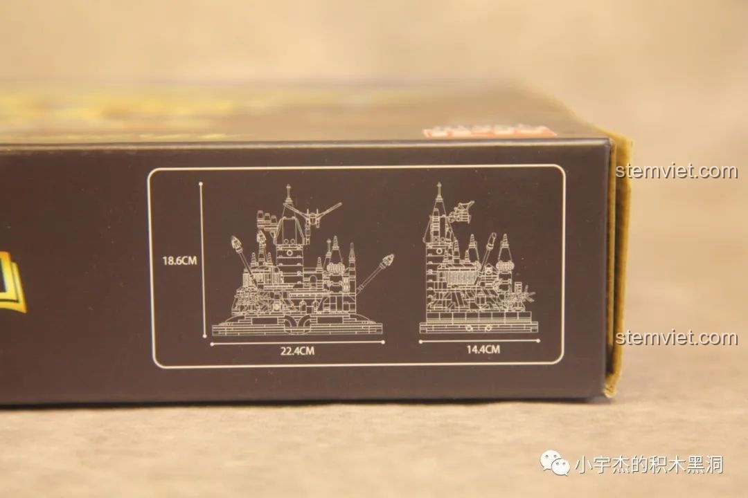 Thông số kích thước của đồ chơi mô hình Lâu đài ma thuật 13010 được in trên cạnh hộp.