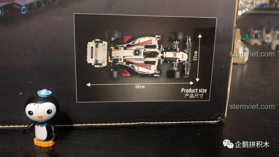 Thông số kích thước mô hình xe đua F1 Mould King 13117 được in trên hộp sản phẩm, dài 50cm, rộng 22cm.