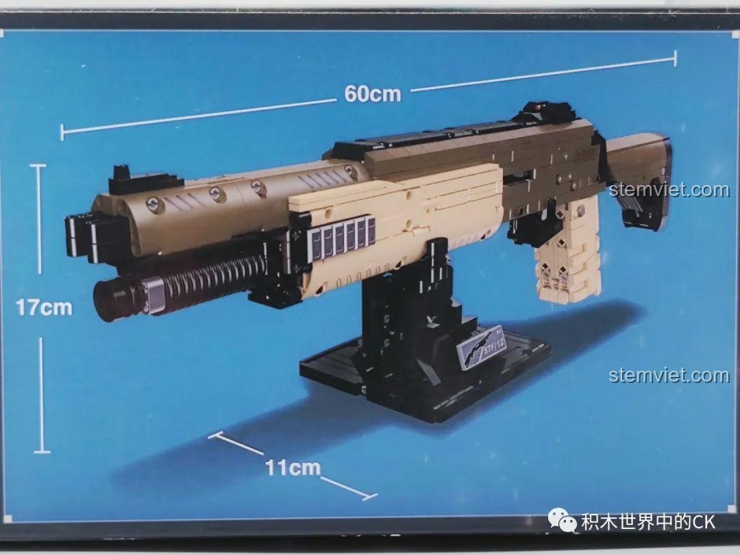 Cận cảnh kích thước mô hình súng shotgun STF-12 JIESTAR 92402 trên hộp, với chiều dài 60cm, cao 17cm và rộng 11cm.