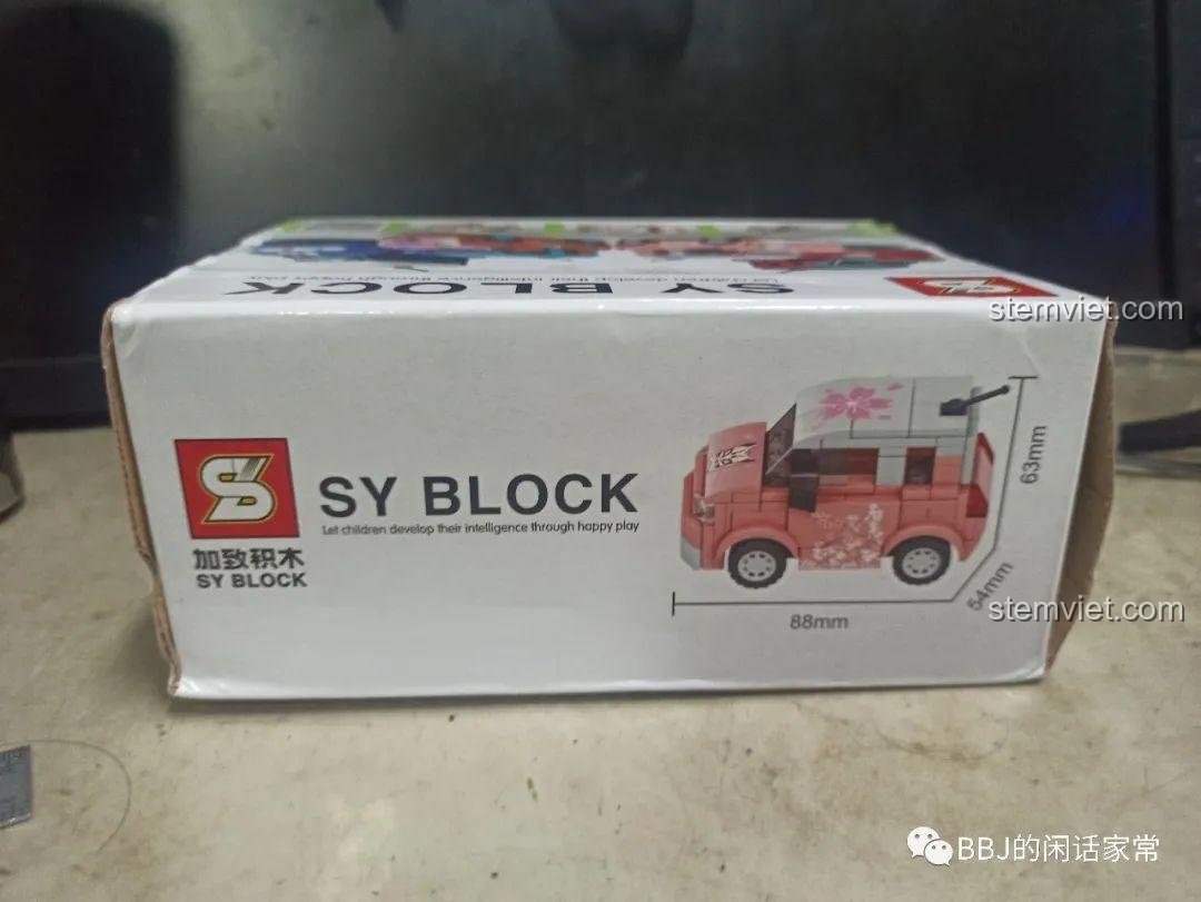 Mặt bên hộp đồ chơi SY 5013 hiển thị kích thước chi tiết của mô hình xe hơi mini màu hồng sau khi lắp ráp xong.