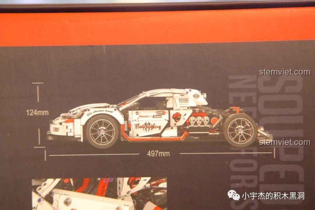 Thông số kích thước của mô hình xe đua BrickCool KC010 được in trên hộp, chiều dài 49.7cm và cao 12.4cm.