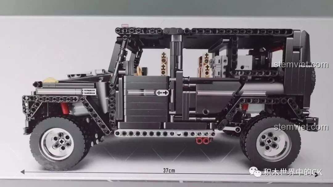 Thông số kích thước 37cm của xe địa hình Mould King 13070 G65 sau khi lắp ráp xong được in trên cạnh hộp.