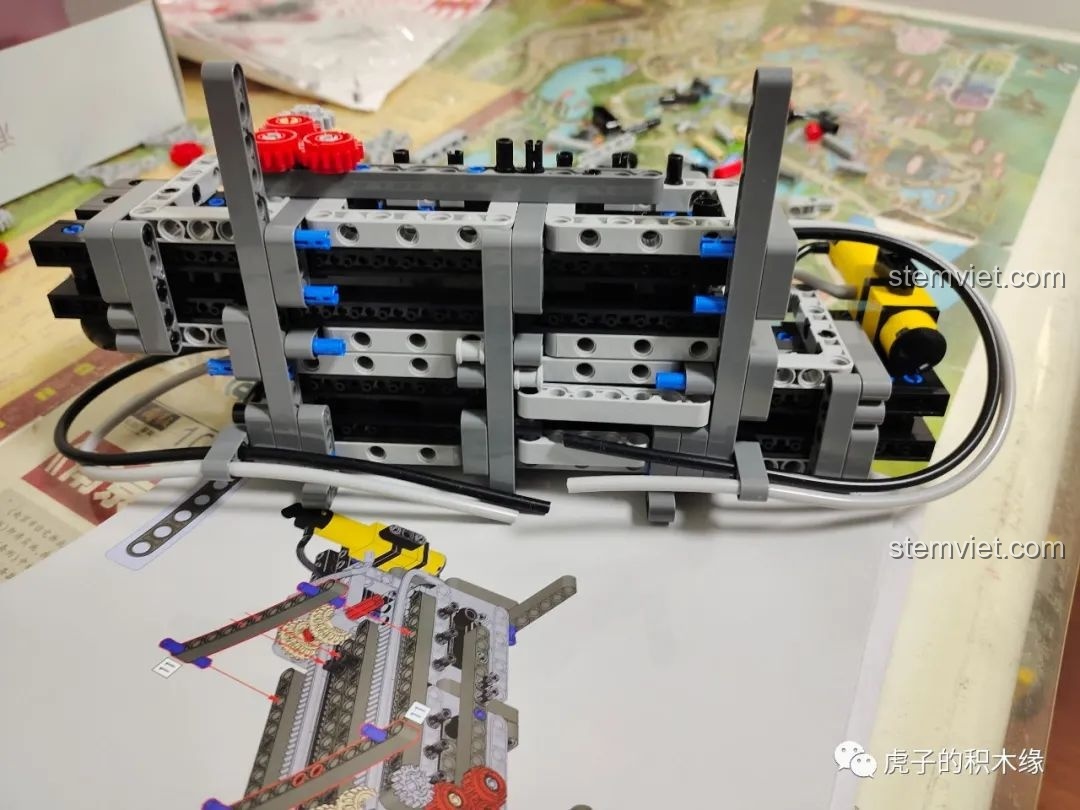 Kiểm tra tổng thể hệ thống khí nén đã lắp đặt trên Mould King 19002.