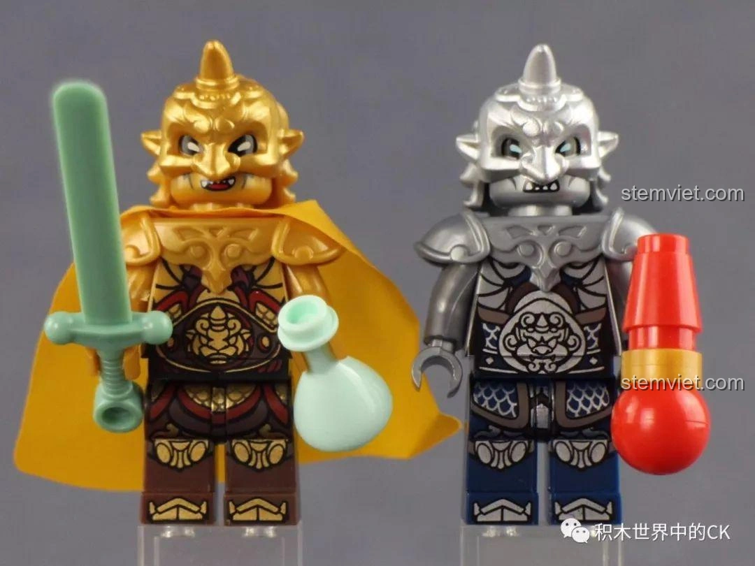 Cận cảnh nhân vật Kim Giác Đại Vương và Ngân Giác Đại Vương trong bộ lắp ráp QMAN 3805 Tây Du Giáng Ma Ngộ Không Truyền.