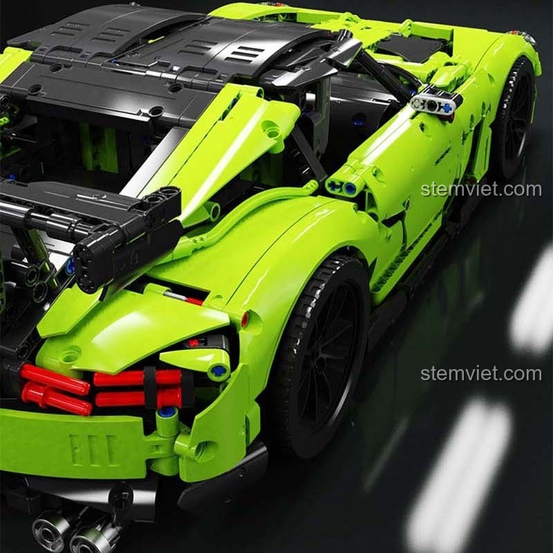 Chi tiết mô hình xe Mercedes-AMG GT R màu xanh lá KIYUI 10089