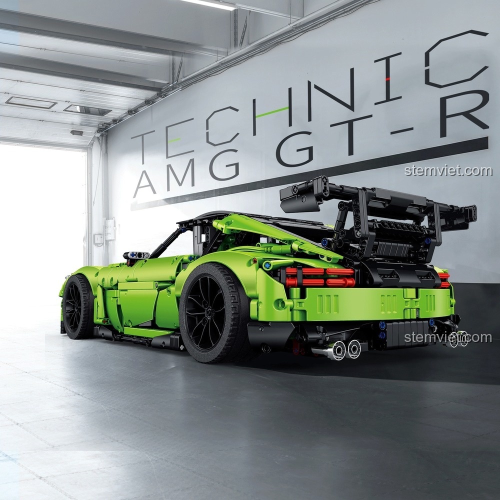 Mô hình xe Mercedes-AMG GT R màu xanh lá KIYUI 10089 - Góc nhìn sau