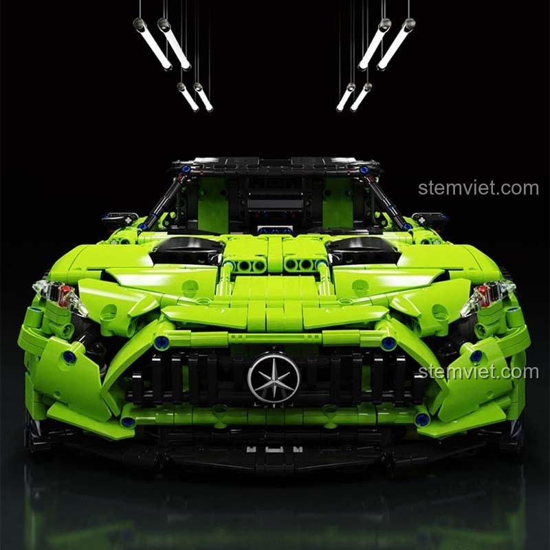 Mô hình xe Mercedes-AMG GT R màu xanh lá KIYUI 10089 - Góc nhìn trước