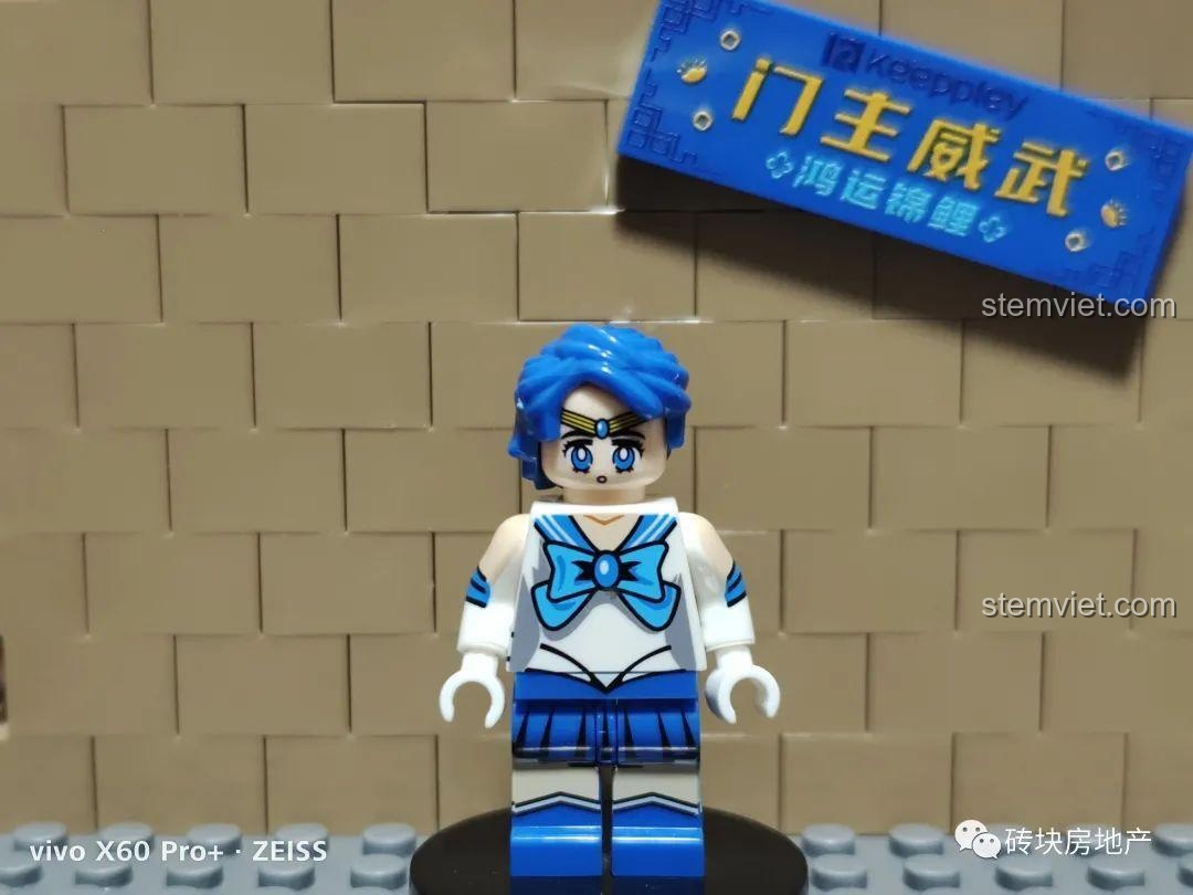 Ảnh review minifigure Thủy Thủ Sao Thủy (Sailor Mercury) từ bộ đồ chơi mô hình Sailor Moon Kopf KF6035.