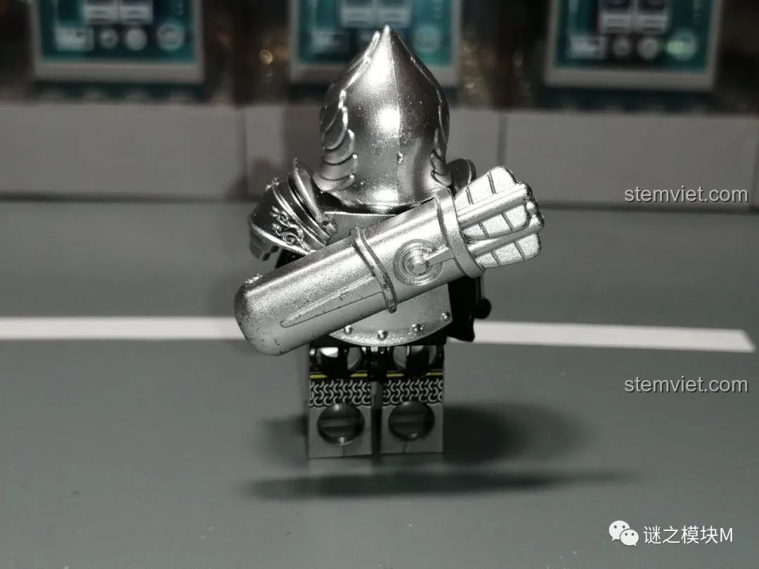 Ống đựng tên màu bạc của minifigure chiến binh Gondor, chi tiết mũi tên bên trong.