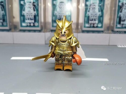 Cận cảnh chi tiết minifigure Vệ Vương KORUIT KT1001 phiên bản giáp vàng, một biến thể của bộ sưu tập minifigure Kingsguard.