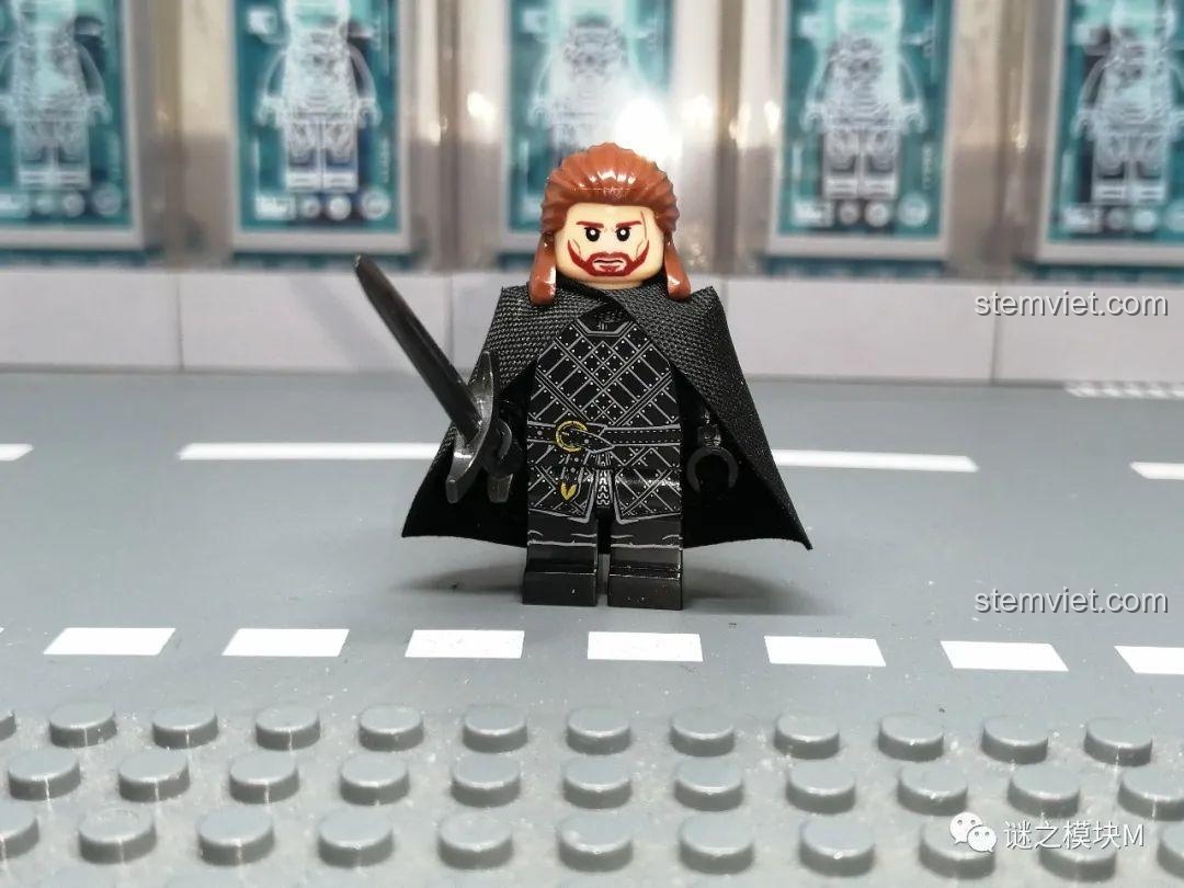Ảnh chụp thực tế minifigure Benjen Stark từ bộ KORUIT KT1024, một nhân vật trong bộ sưu tập Game of Thrones.
