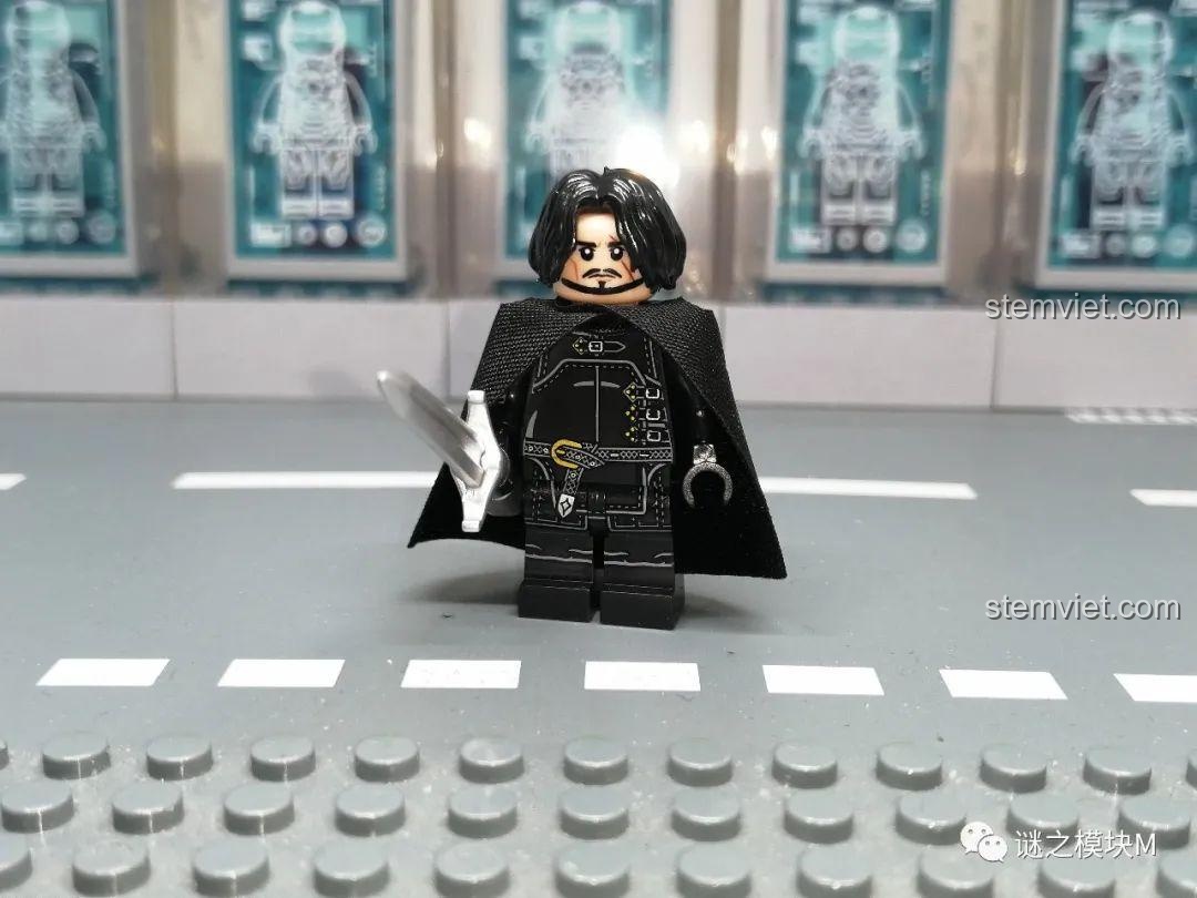 Ảnh chụp thực tế minifigure Jon Snow từ bộ KORUIT KT1024, một nhân vật trong bộ sưu tập Game of Thrones.