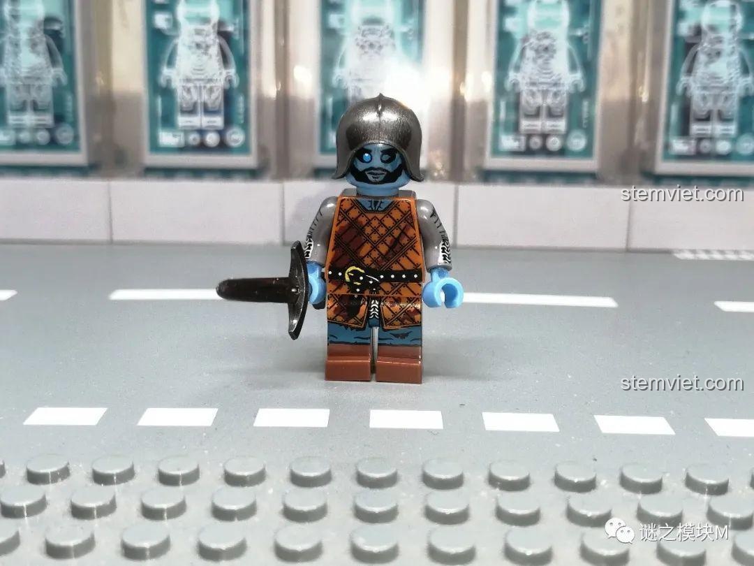 Ảnh chụp thực tế minifigure Wight (Sói) từ bộ KORUIT KT1024, một nhân vật trong bộ sưu tập Game of Thrones.