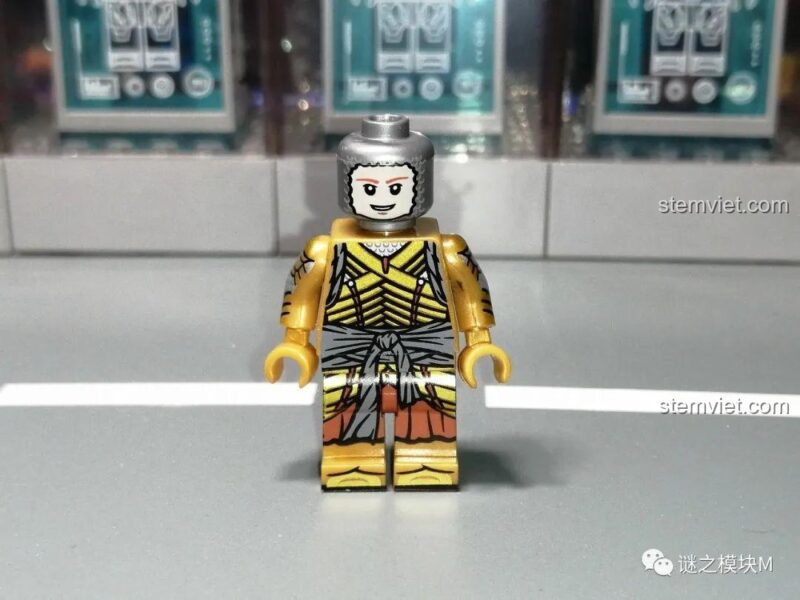 Ảnh review chi tiết phần thân của minifigure, với các lớp giáp được in 360 độ tinh xảo.