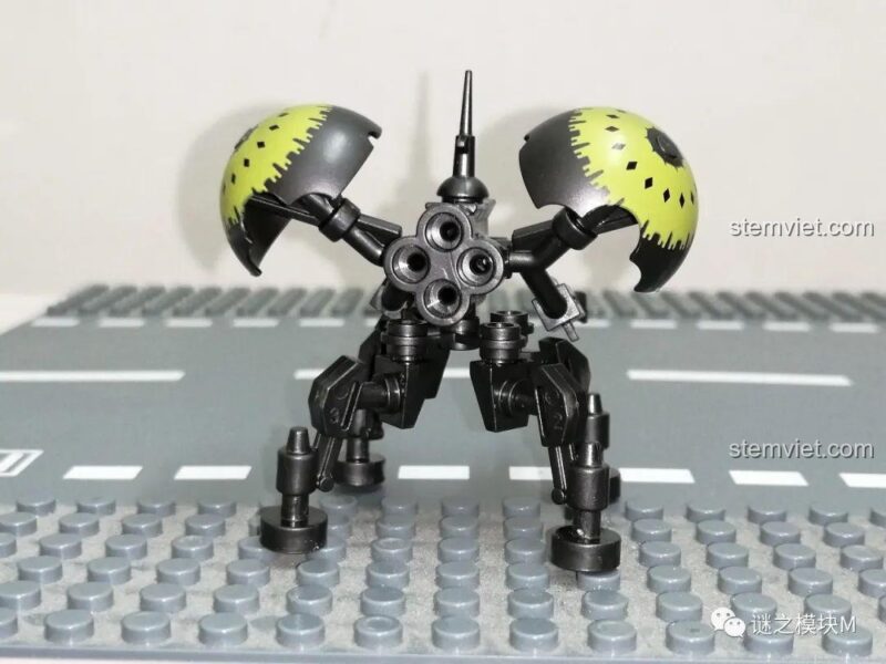 Mô hình Buzz Droid nhìn từ trên xuống trong Nhân vật Chiến tranh giữa các vì sao KORUIT, chi tiết đầu.