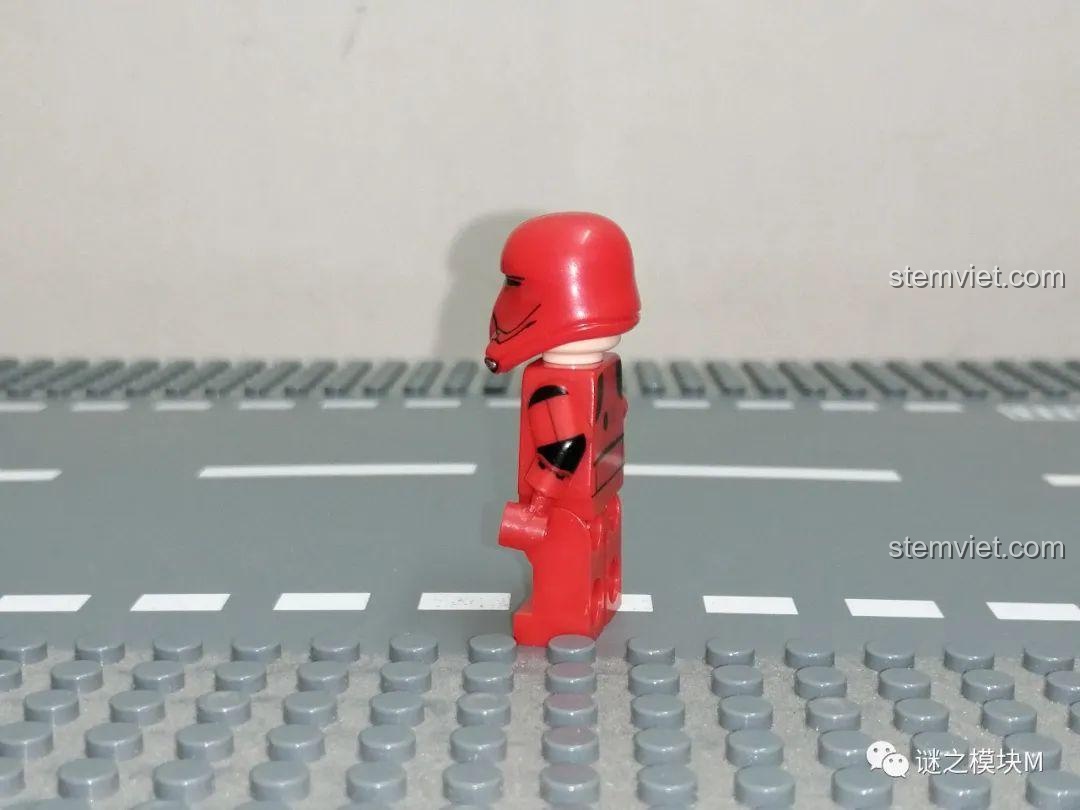 Minifigure Lính Lửa Sith không mũ nhìn nghiêng trong Nhân vật Star Wars KORUIT, chi tiết in ấn.