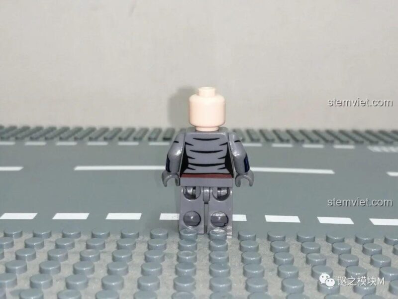 Minifigure Bo-Katan Kryze không mũ nhìn nghiêng trong đồ chơi xếp hình Nhân vật Chiến tranh giữa các vì sao, chi tiết in ấn.