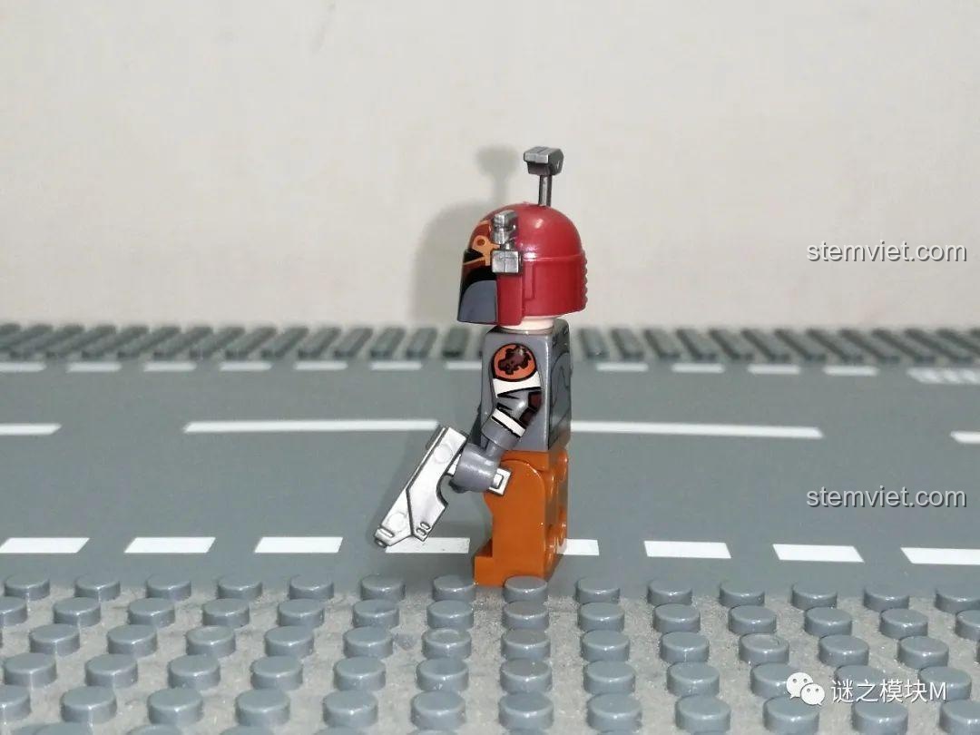 Minifigure Sabine Wren nhìn nghiêng trong Minifigure Chiến tranh giữa các vì sao KT 1045, vũ khí đi kèm.