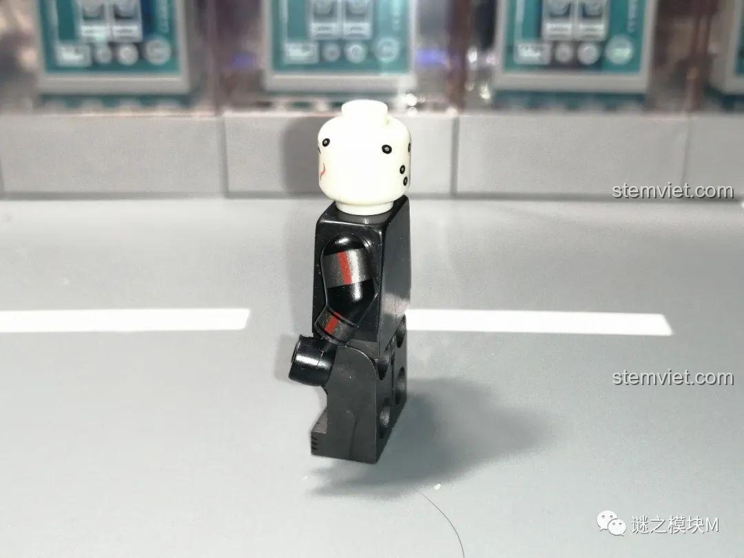 Chi tiết in bên hông và sau đầu của minifigure Hunter (Thợ Săn) từ bộ KORUIT KT1047, thể hiện chất lượng in ấn cao.