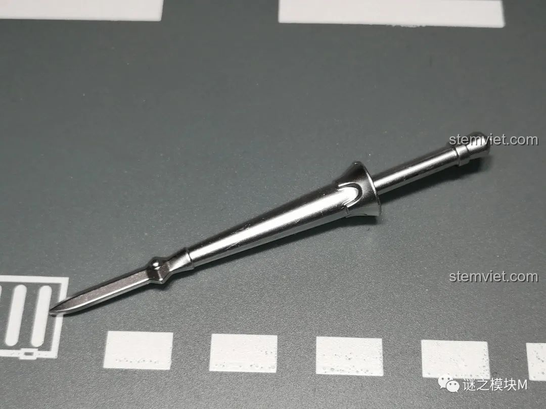 Kèn và vũ khí đặc biệt màu bạc của minifigure Hiệp sĩ Thiên Nga Dol Amroth Koruit KT1051.