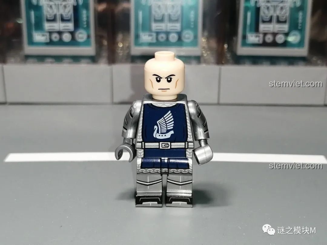 Ba loại khiên của Hiệp sĩ Thiên Nga Dol Amroth Koruit KT1051, với các biểu tượng thiên nga, thuyền và chim.