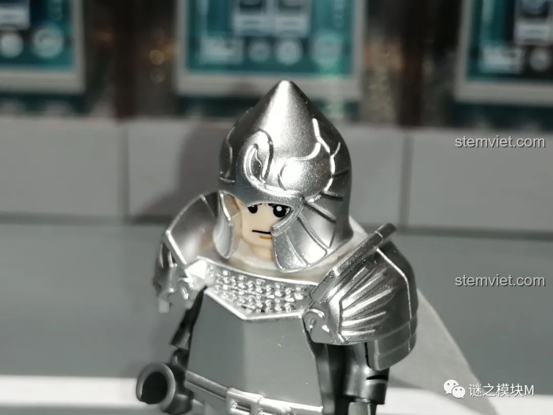 Kiếm dài màu bạc của minifigure Hiệp sĩ Thiên Nga Dol Amroth Koruit KT1051, chi tiết chuôi kiếm.