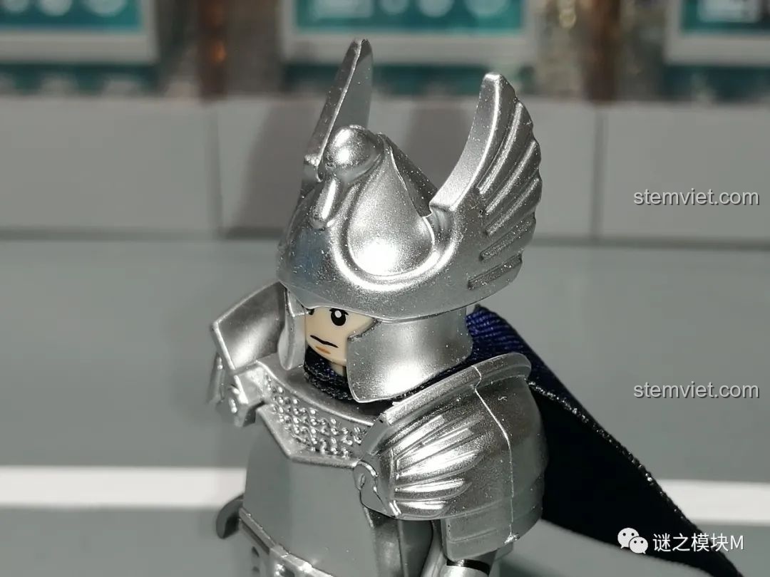 Cây thương dài màu bạc của minifigure Hiệp sĩ Thiên Nga Dol Amroth Koruit KT1051, chi tiết mũi thương.