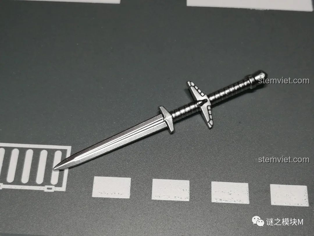 Toàn bộ vũ khí và khiên của minifigure Hiệp sĩ Thiên Nga Dol Amroth Koruit KT1051, bao gồm thương, kiếm, kèn và các loại khiên.