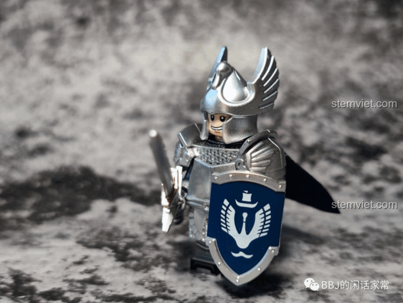Minifigure Kiếm sĩ cánh XP-393 KORUIT KT1051, đồ chơi xây dựng KORUIT KT 1051, tư thế chiến đấu.