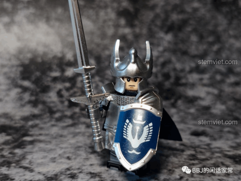 Đội hình minifigure KORUIT KT1051 với giáp bạc, bộ lắp ghép Minifigure Chúa Tể Của Những Chiếc Nhẫn, tạo cảnh quan.
