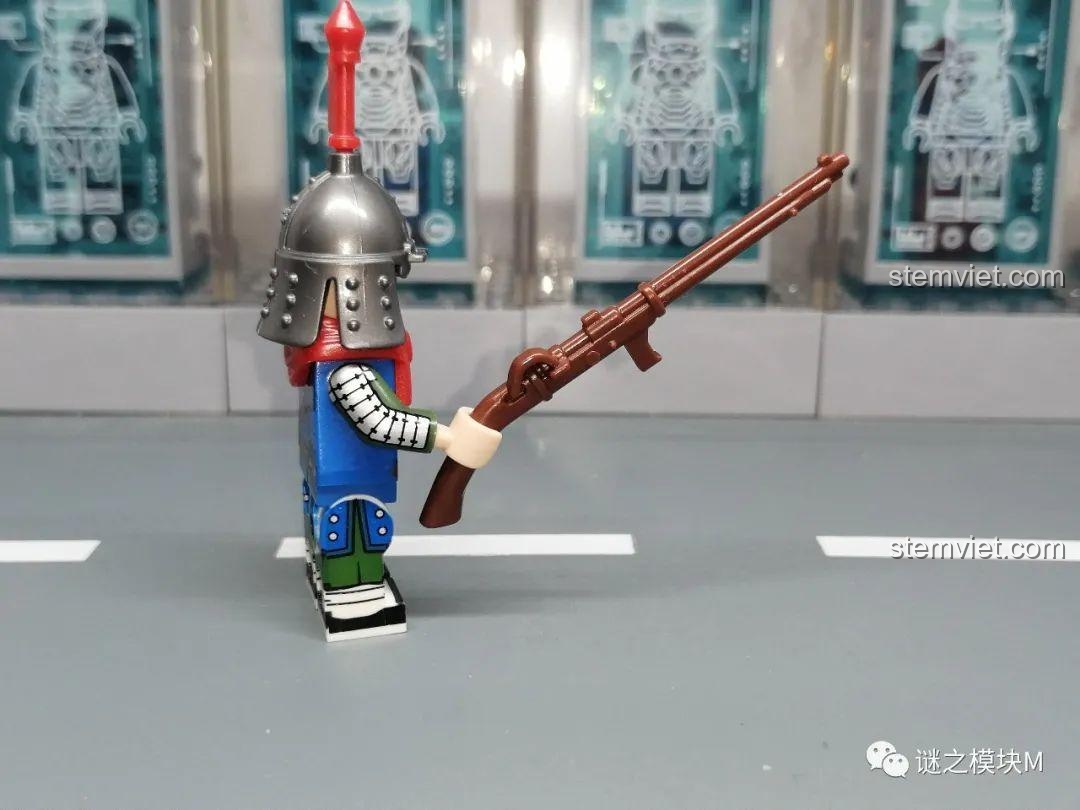 Góc nhìn khác của vũ khí Tấn Lôi Súng, một tính năng đặc biệt của bộ đồ chơi Lính Thần Cơ Doanh.